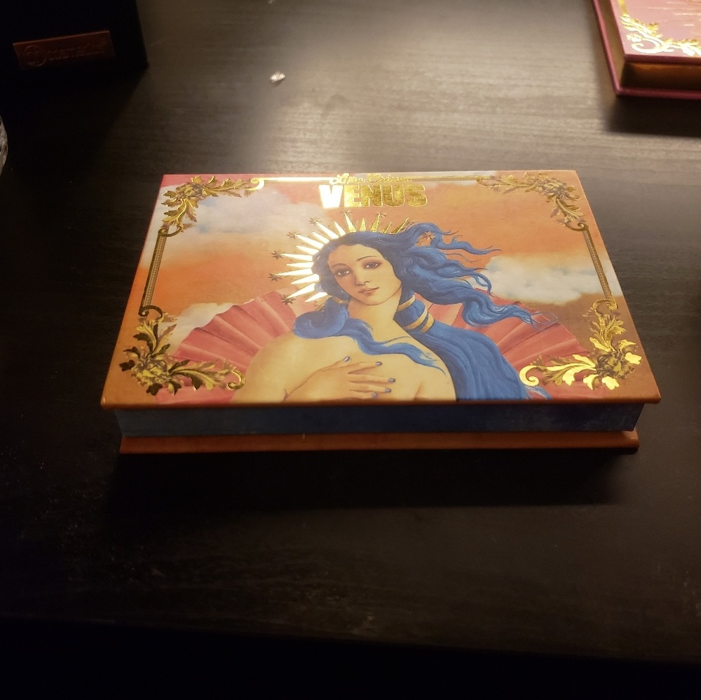 Lime Crime Venus 1
